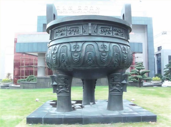 深圳金鳳凰集團(tuán)大型青銅鼎