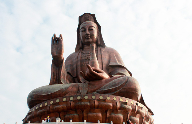 嶺南青銅的鍛造產(chǎn)品——佛山市西樵山世界上最大的觀音坐像，高61.9米
