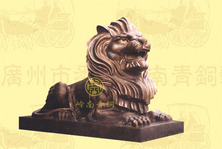 匯豐銅獅子（4a號）長2.38米，寬1.08米，高1.68米