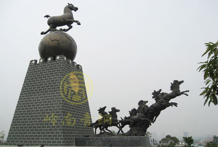 清遠《馬踏飛燕》大型城市廣場雕塑