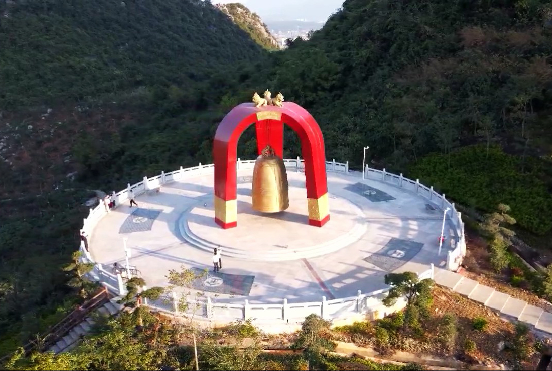 賀州市大銅鐘（口徑3m，高5.1m）