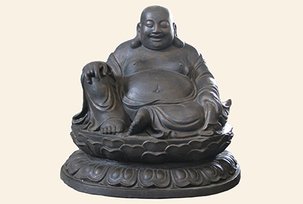 銅佛像（高65cm，寬72cm）